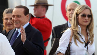 Хванаха с кокаин секретарка на Берлускони