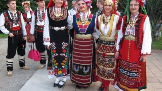 Занаятчии и певици откриха фест в Хасково