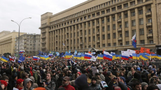 Москва с два протеста за статута на Крим