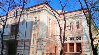 Заралии на „търси се” за култова пиеса