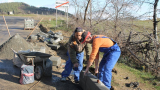 Ремонтират 16 км път Хромица – Долно Прахово