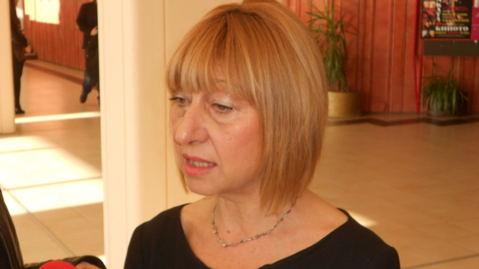 Клисарова: Учителите не харесват програмите | StandartNews.com