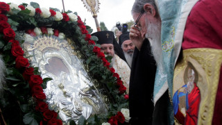 Ликове на Богородица идват със "Стандарт"