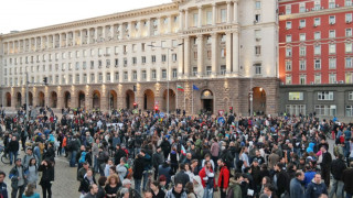 Хиляди протестираха в защита на Карадере