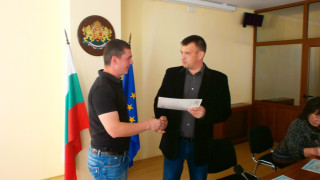 Бисер Николов връчи удостоверения на над 30 хотелиери и туроператори 