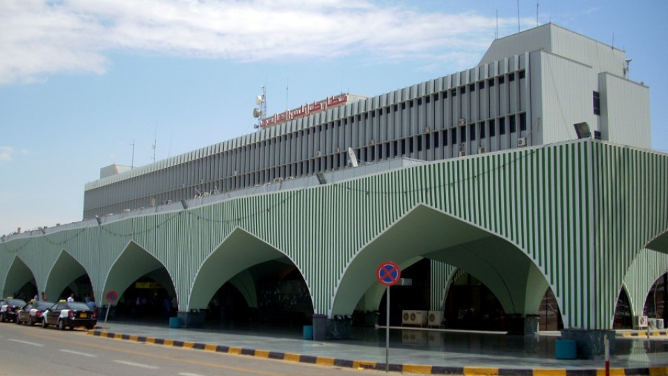 Ракети удариха писта на летището в Триполи | StandartNews.com