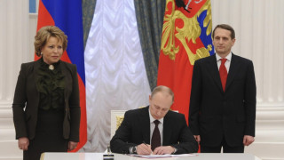 Путин слага заплатата си в забранена банка