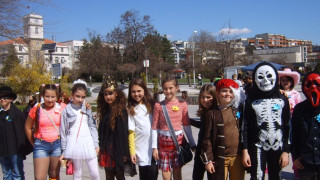 Децата на Кърджали посрещнаха  пролетта с карнавал