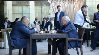 Борисов и Местан пиха кафе в Кърджали