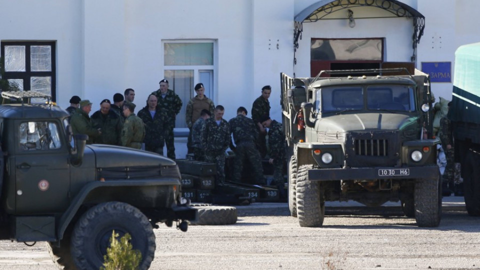 Турчинов изтегля военните си от Крим | StandartNews.com