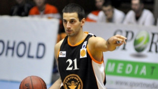 Лилов изригна с 33 т.