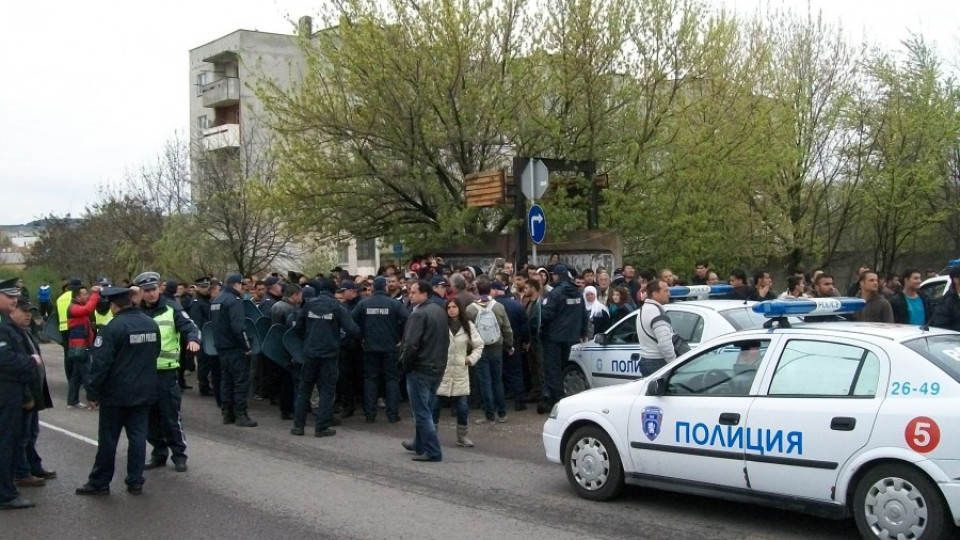 Бежанци блокираха Е-80 след визитата на комисар Малстрьом | StandartNews.com