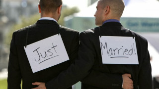 Десетки гей двойки се ожениха в Англия и Уелс