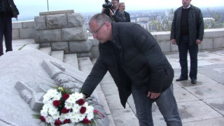 Станишев кани на кафе в парламента