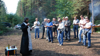 Мъжкарите на Банско чистят Пирин планина