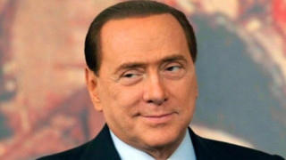 Берлускони се надява на едно рамо от бездомни животни за кампанията си