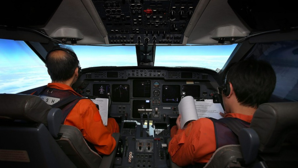 Стюардеси ще пазят самолети от отвличане | StandartNews.com