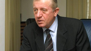 5-има внуци приземиха ген. Михо Михов