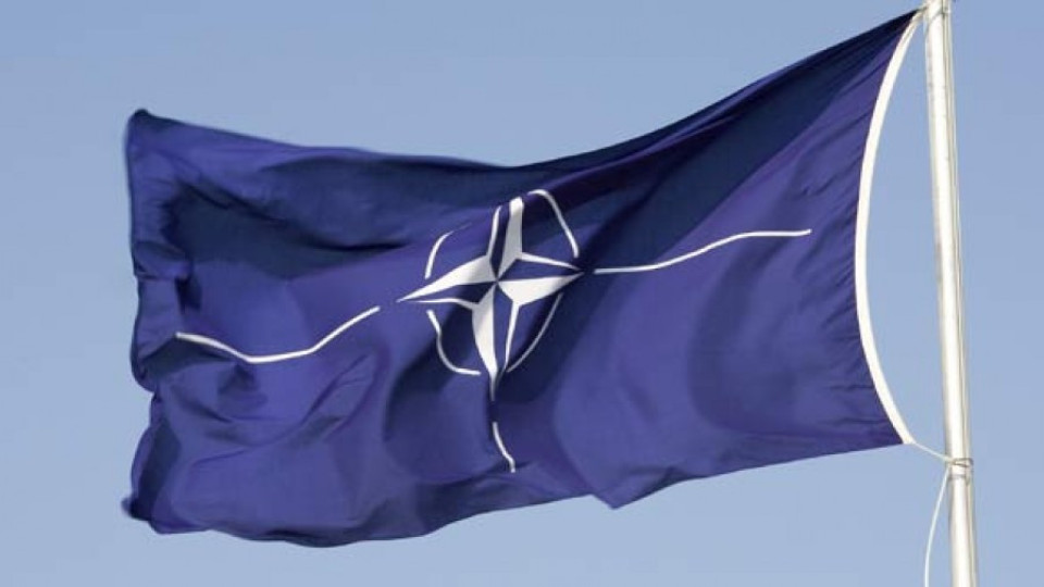 Флагът на НАТО се развява пред президентството | StandartNews.com