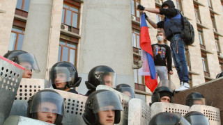 Проруски демонстранти превзеха Службата за сигурност в Донецк
