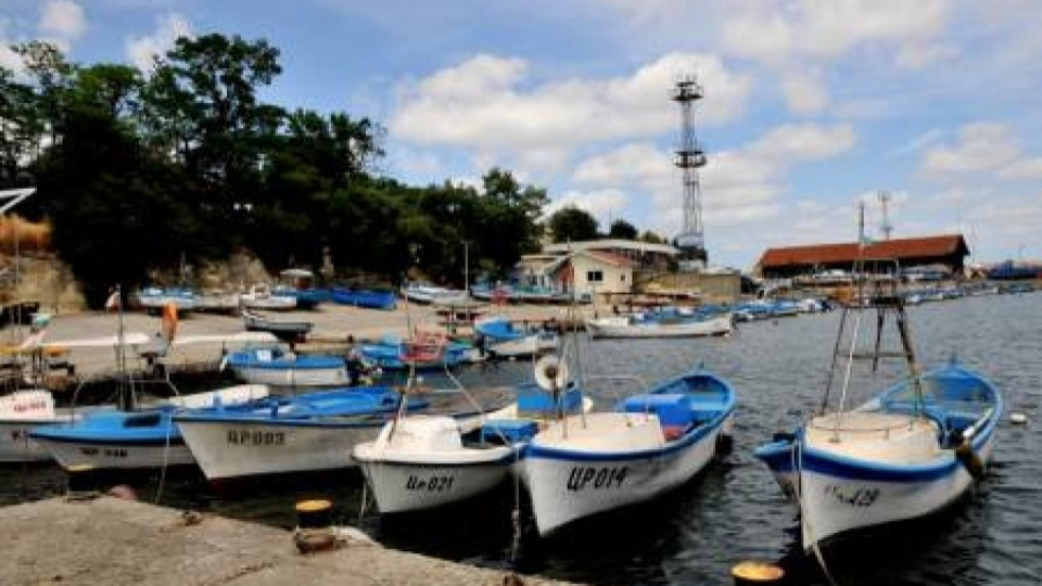 В Бургас дават нови пейки срещу стари лодки | StandartNews.com