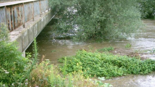 Петричко село живее в страх заради стар мост