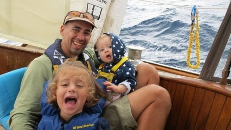 Напрегната спасителна акция на семейство с деца в Тихия океан | StandartNews.com