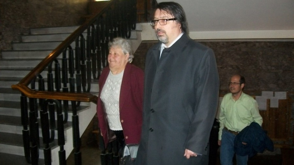 Окръжният съд отмени психиатричната експертиза на майката на Петко | StandartNews.com