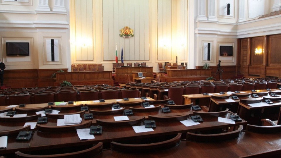 Комисия "Плевнелиев" спасява кворума | StandartNews.com