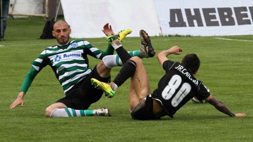  Глобиха футболни фенки след мача на „Тича” | StandartNews.com