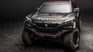 Peugeot 2008 DKR атакува "Дакар"