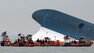 Южна Корея продължава да търси оцелели от ферибота