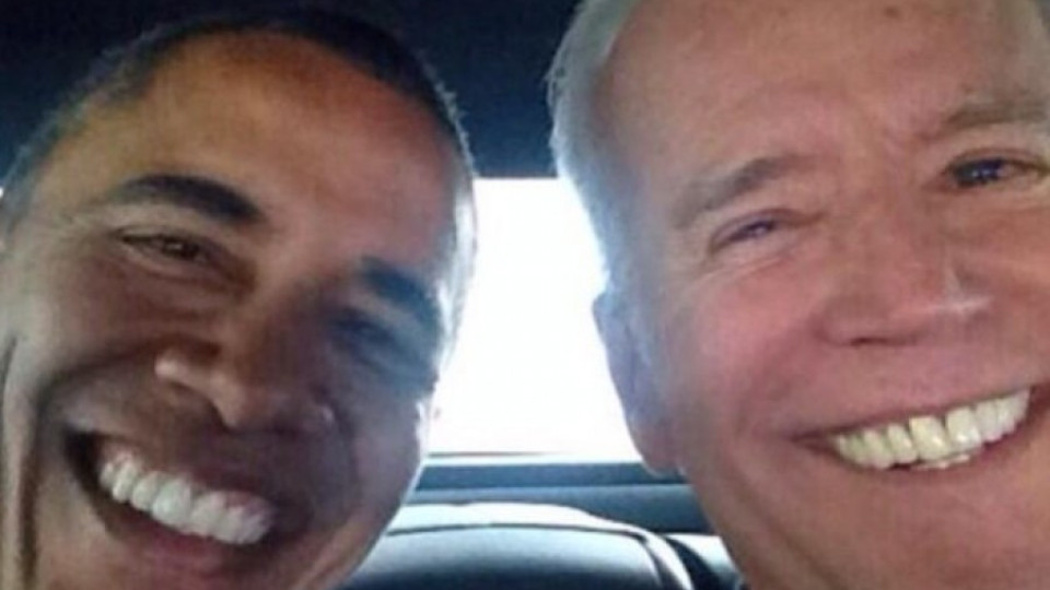 Обама и Байдън с приятелско селфи | StandartNews.com