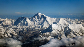 Лавина на Еверест уби шестима