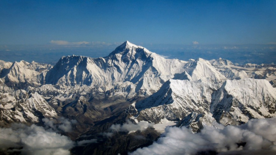 Лавина на Еверест уби шестима | StandartNews.com