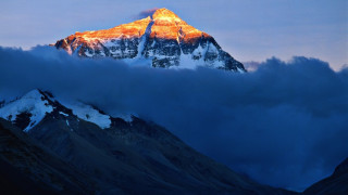 Дванадесет станаха жертвите на лавината на Еверест