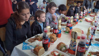 Празничен обяд за 60 деца в неравностойно положение