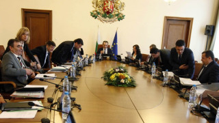 Орешарски качва кабинета на колела