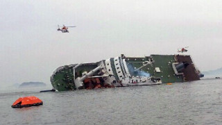 Жертвите на южнокорейския ферибот вече над 100