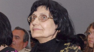 Почина майката на поетесата Петя Дубарова