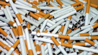 Конфискуваха цигари от микробус с деца