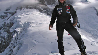Джоуби Огуин скача от Еверест на живо