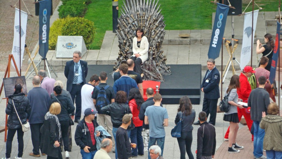 20 000 българи седнаха на трона от Game of Thrones | StandartNews.com