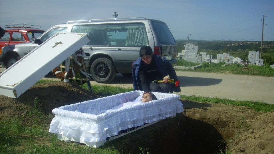 Майката на Пламена сама погреба детето си | StandartNews.com
