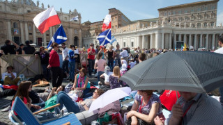 25 метра флаг за българските папи