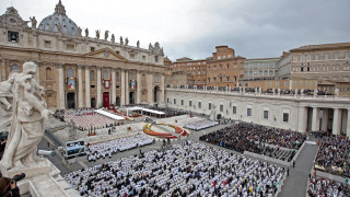 Папата официално обяви Йоан XXIII и Йоан Павел II за светци