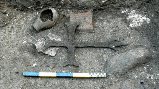 Експерти реставрираха уникален старинен кръст