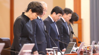 Президентът на Южна Корея се извини заради бедствието с ферибота