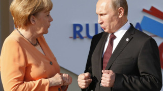 Ангела Меркел търси съдействие от Путин