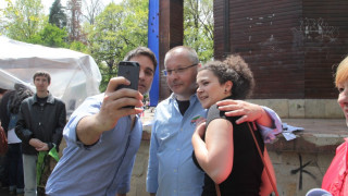 На 1-ви май: Селфи със Сергей и Стената на Флойд